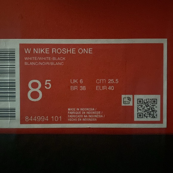 New Nike WMNS Roshe One ‘white-black’. Size.8.5w. OG all. Retail $80 - Picture 6 of 6